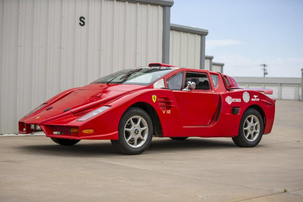 Siêu xe Ferrari Enzo &quot;xấu nhất thế giới&quot; được rao bán với giá chỉ hơn 100 triệu đồng - Ảnh 1.