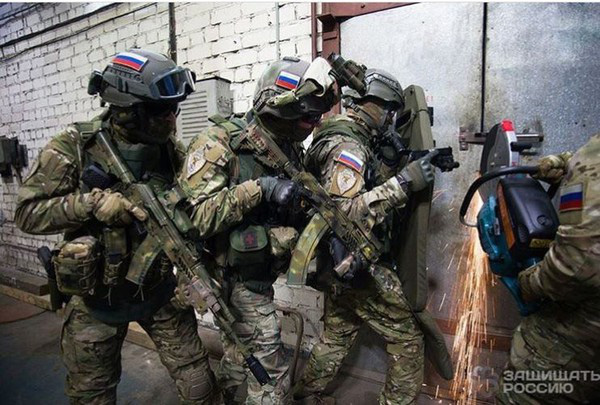 Nóng: FSB bắt giữ 13 người chuẩn bị thảm sát ở Nga - Ảnh 1.