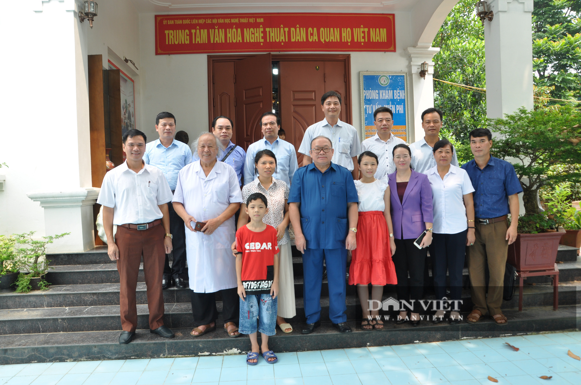 Chủ tịch Hội Nông dân Việt Nam thăm &quot;thần y&quot; núi Tản Viên - Ảnh 7.