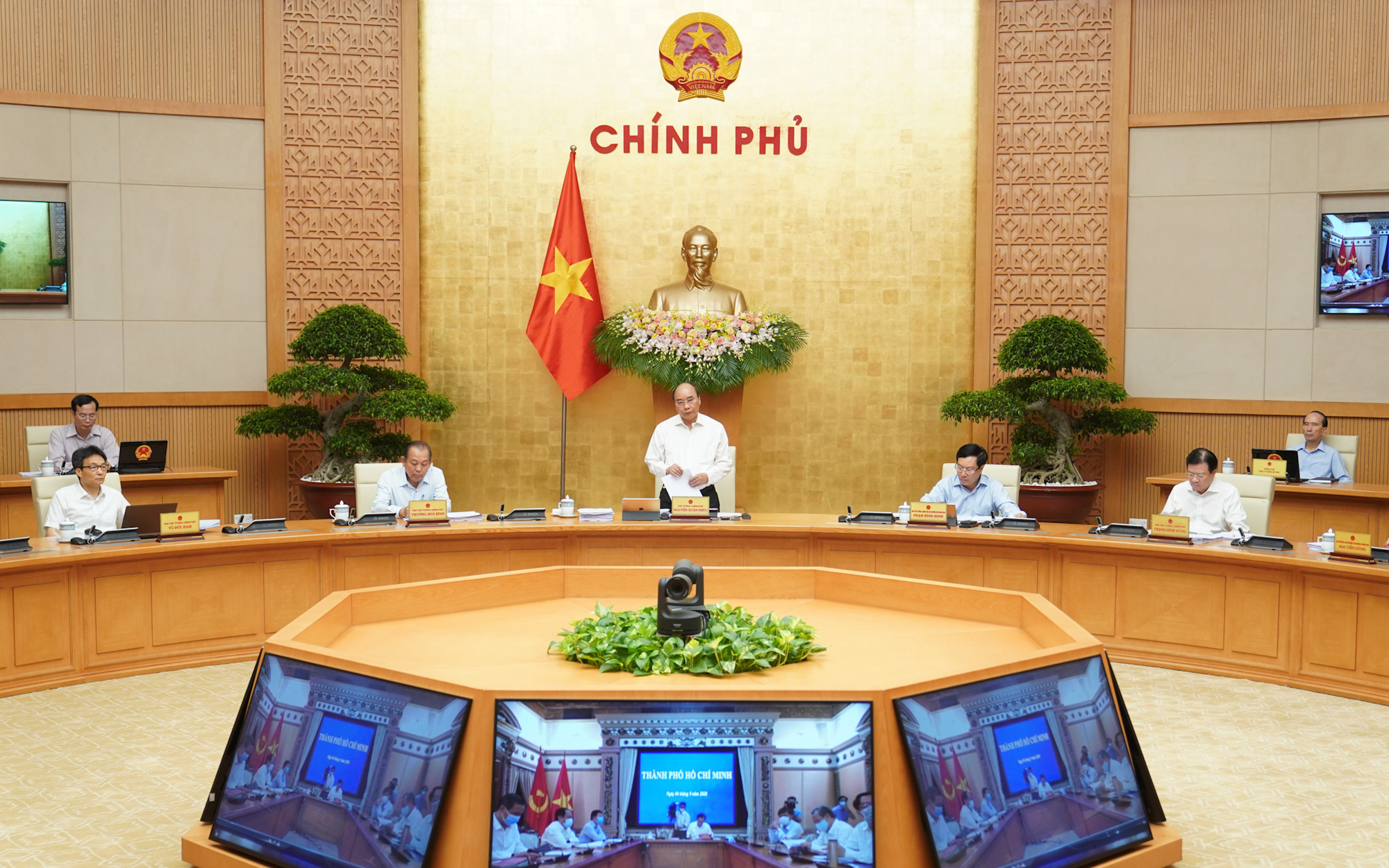 Thủ tướng Nguyễn Xuân Phúc: Kinh tế TP.HCM phải tăng trưởng dương