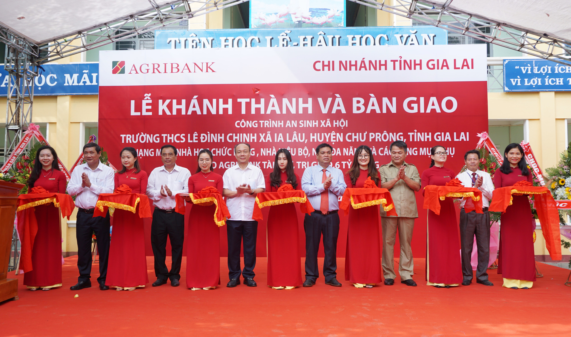 Agribank xây tặng trường học 9,6 tỷ đồng cho huyện vùng biên Gia Lai - Ảnh 1.