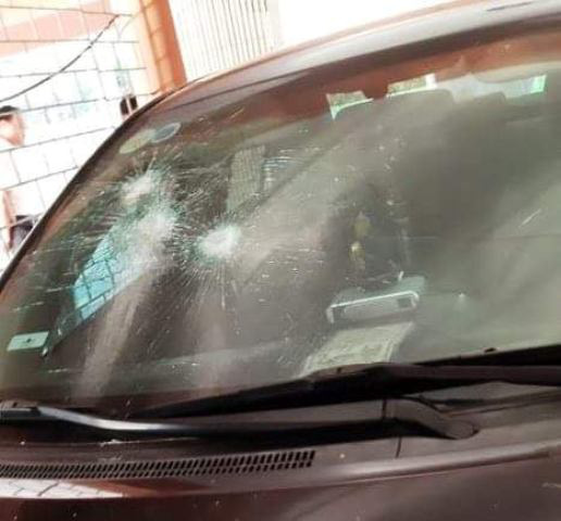 Để ô tô ở trụ sở cơ quan bị đập phá, Chủ tịch huyện ở Thanh Hóa lên tiếng - Ảnh 1.