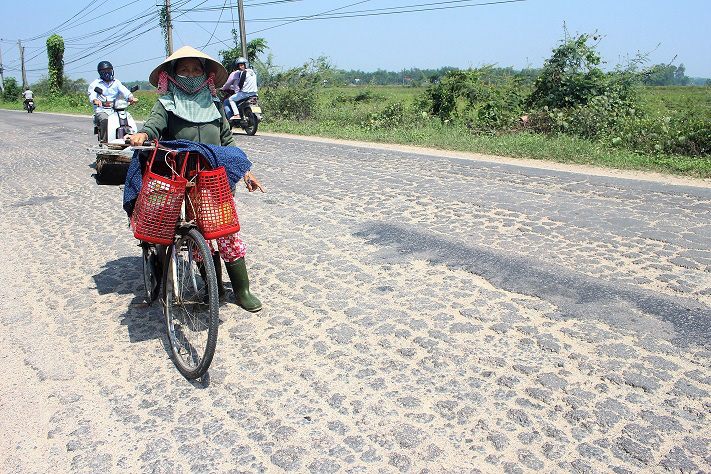Quảng Nam: Hơn 234 tỷ đồng nâng cấp tuyến đường về Hội An nát tươm - Ảnh 2.