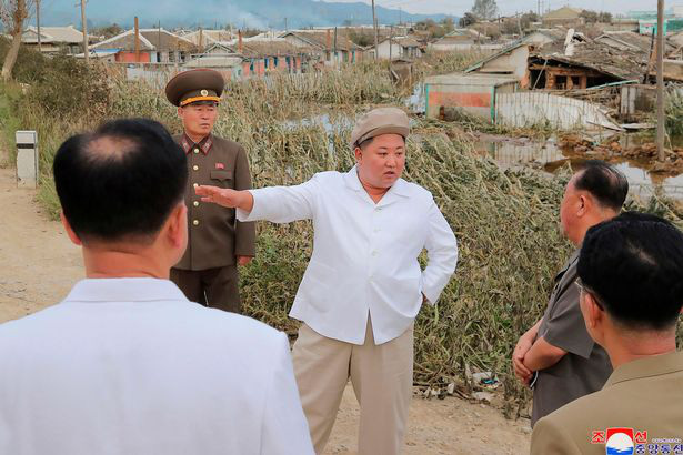 Kim Jong-un &quot;trảm&quot; bí thư tỉnh ủy, tuyên bố trừng phạt nặng quan chức bất tuân mệnh lệnh - Ảnh 1.