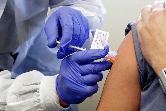 Trung Quốc tiêm loại vaccine Covid-19 chưa thử nghiệm xong cho hàng trăm nghìn dân - Ảnh 1.