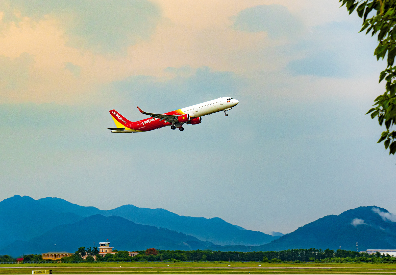 Vietjet mở lại các đường bay thường lệ tới Đà Nẵng - Ảnh 1.