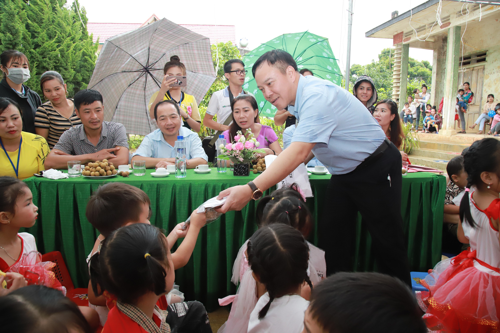 Gần trăm trẻ mầm non vùng cao biên giới Sơn La có điểm trường mơ ước - Ảnh 5.