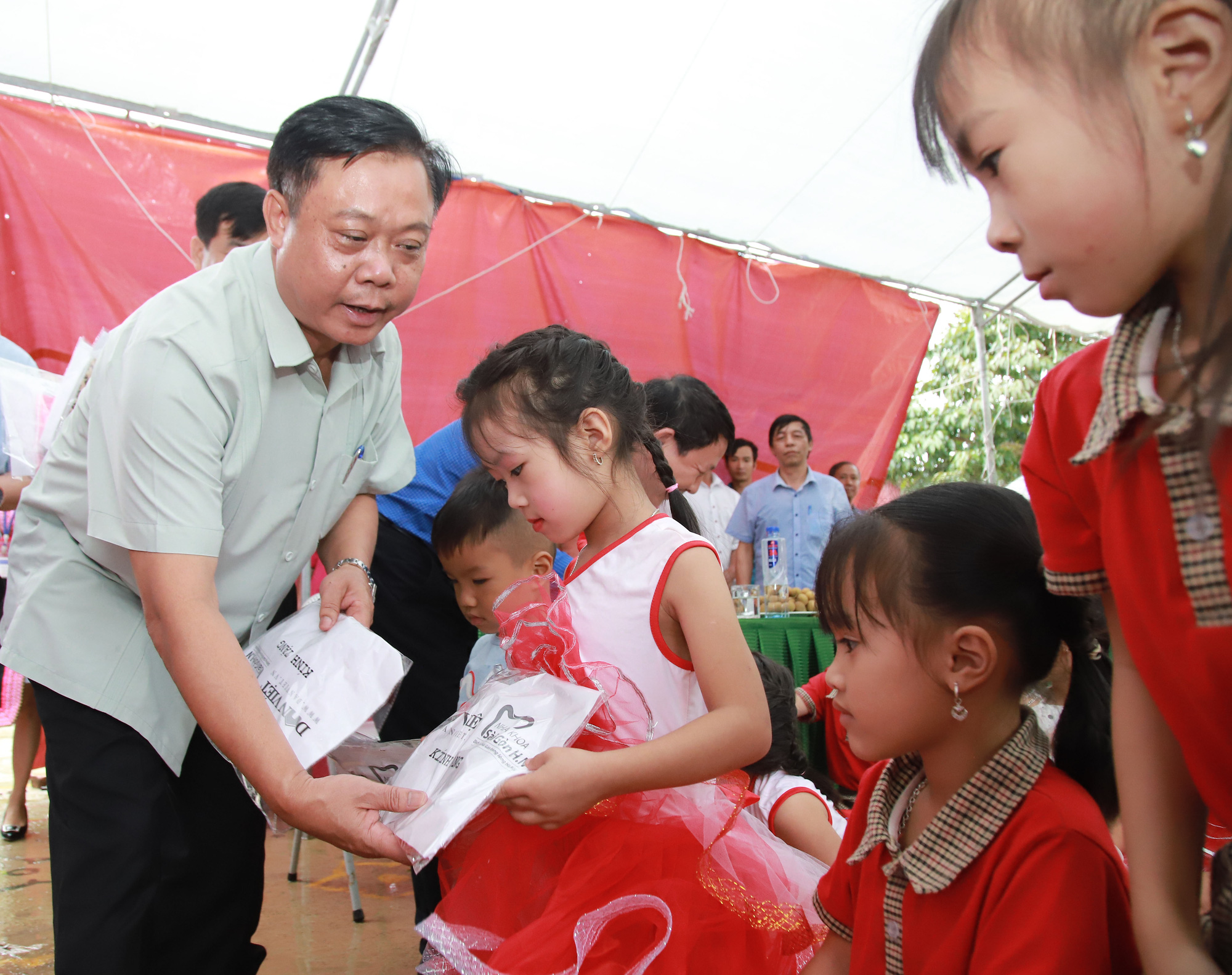 Gần trăm trẻ mầm non vùng cao biên giới Sơn La có điểm trường mơ ước - Ảnh 7.