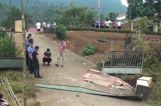 Lào Cai: Lần thứ 2 sập cổng trường khiến học sinh thiệt mạng - Ảnh 1.