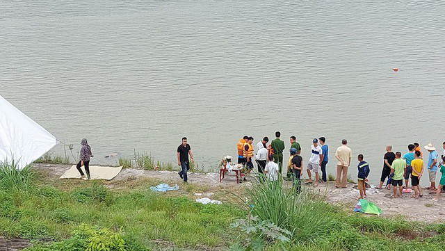 Hòa Bình: Tìm thấy thi thể nam sinh lớp 11 dưới sông Đà - Ảnh 2.