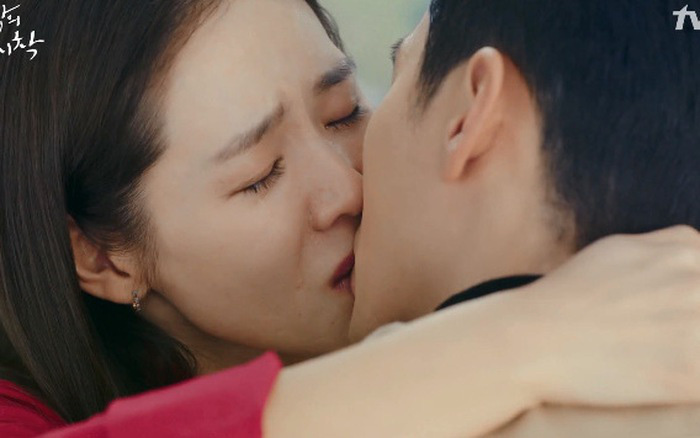 Cảnh Hyun Bin - Son Ye Jin hôn nhau đắm đuối bất ngờ bị &quot;đào lại&quot; sau khi công khai đang hẹn hò - Ảnh 4.