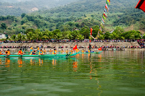 Điện Biên: Đặc sắc lễ hội đua thuyền đuôi én thị xã Mường Lay lần thứ VII - Ảnh 6.