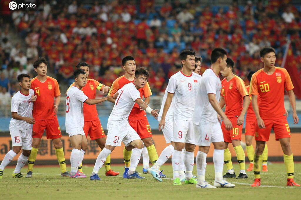 Sợ thua Việt Nam, bóng đá Trung Quốc làm điều chưa từng có - Ảnh 1.