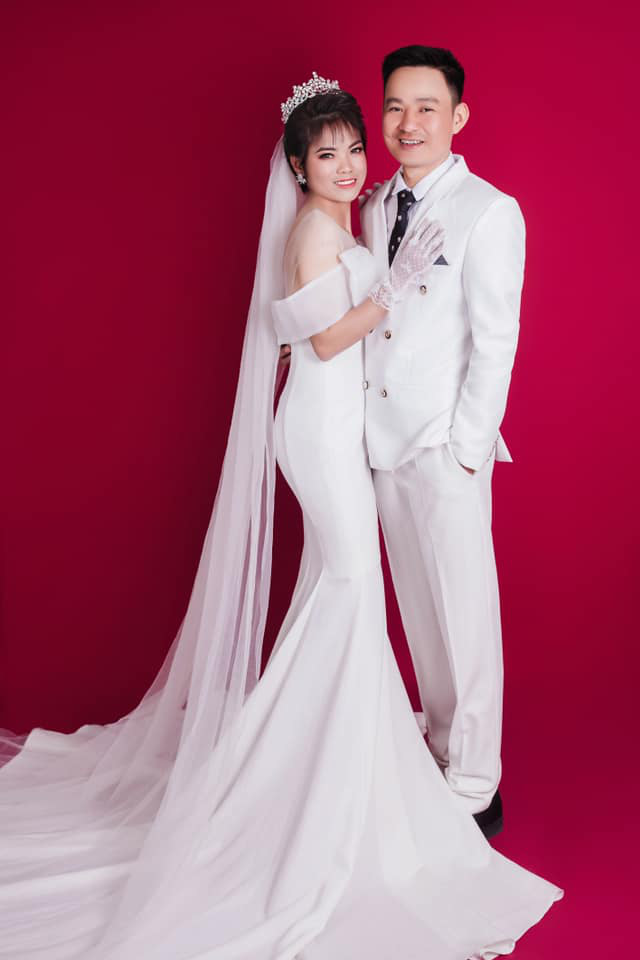 Nữ tuyển thủ lớn tuổi nhất của ĐT Việt Nam bất ngờ khoe ảnh cưới - Ảnh 2.