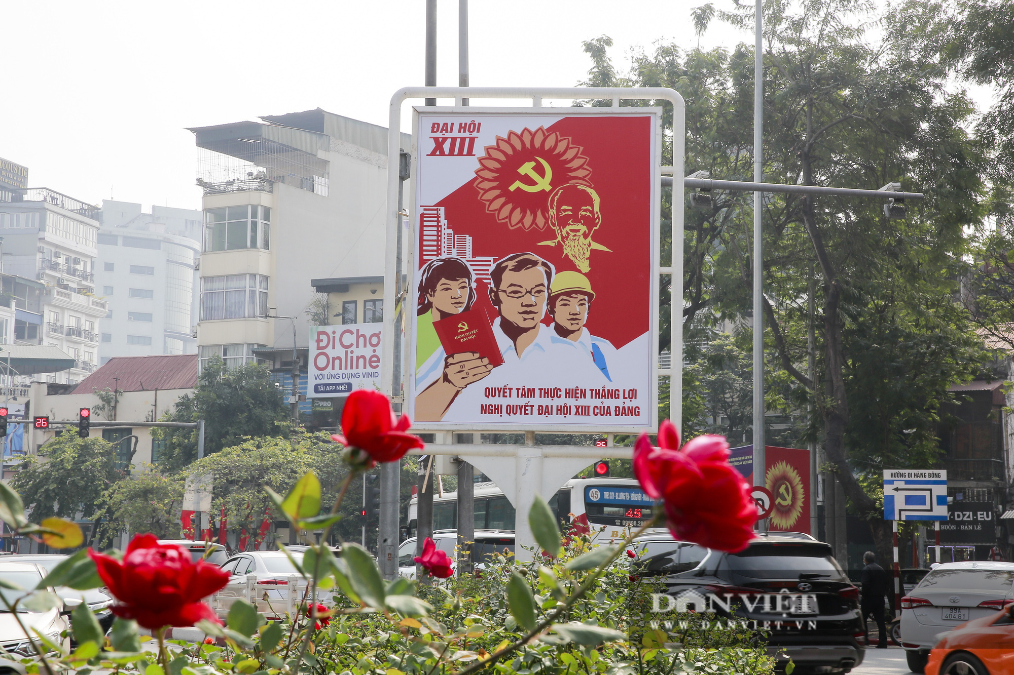 Hà Nội tràn ngập sắc đỏ chào mừng Đại hội đại biểu toàn quốc lần thứ XIII của Đảng - Ảnh 5.