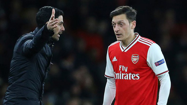 Ozil sắp được chơi bóng?