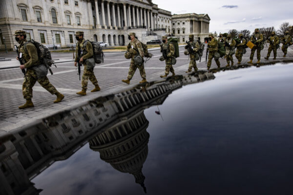 Washington được quân sự hóa cao độ trước lễ nhậm chức của Biden - Ảnh 3.