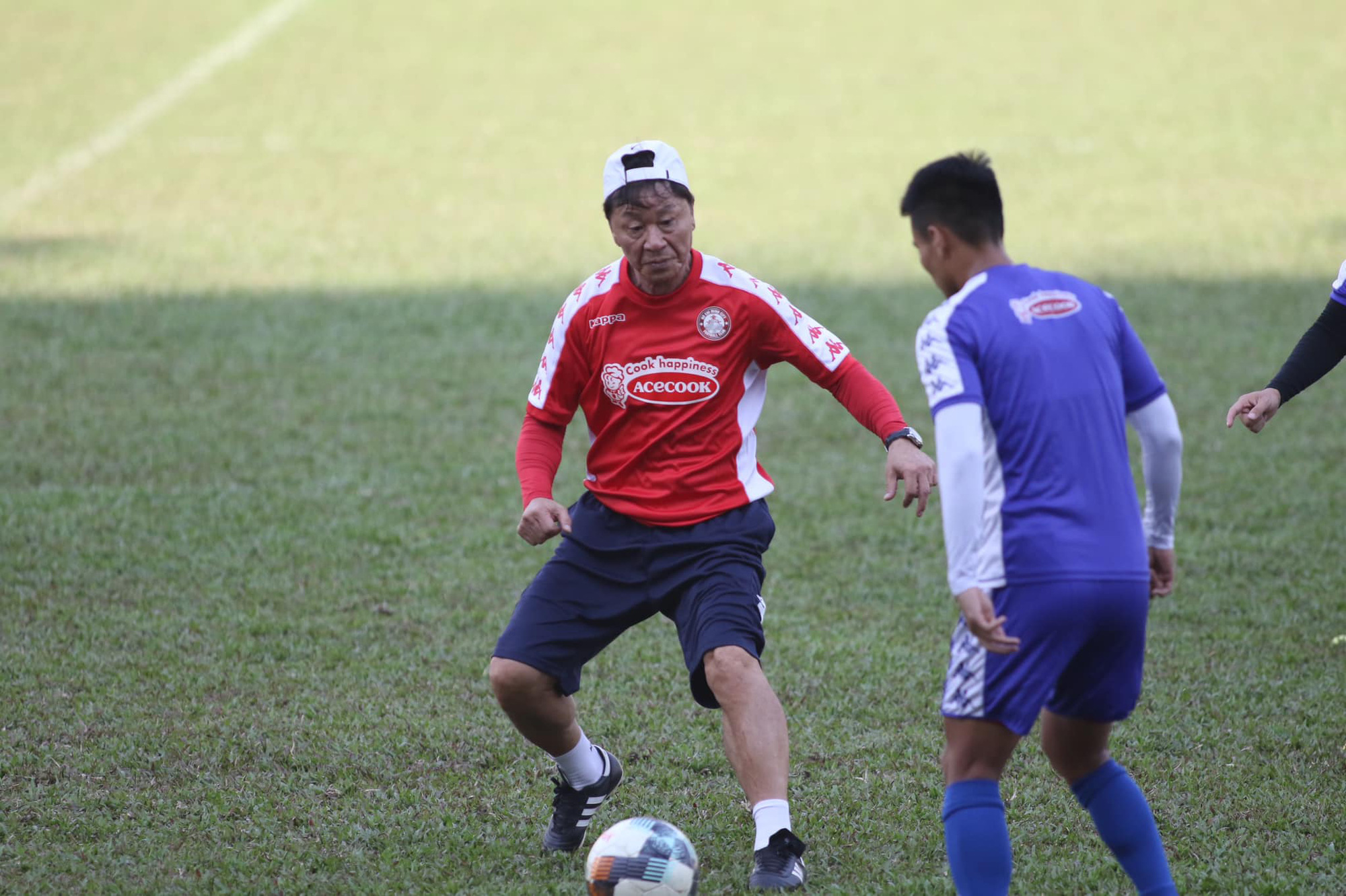 Cuộc chiến thầy ngoại tại V.League: Nhà vua, thiên sứ và những canh bạc triệu đô  - Ảnh 11.