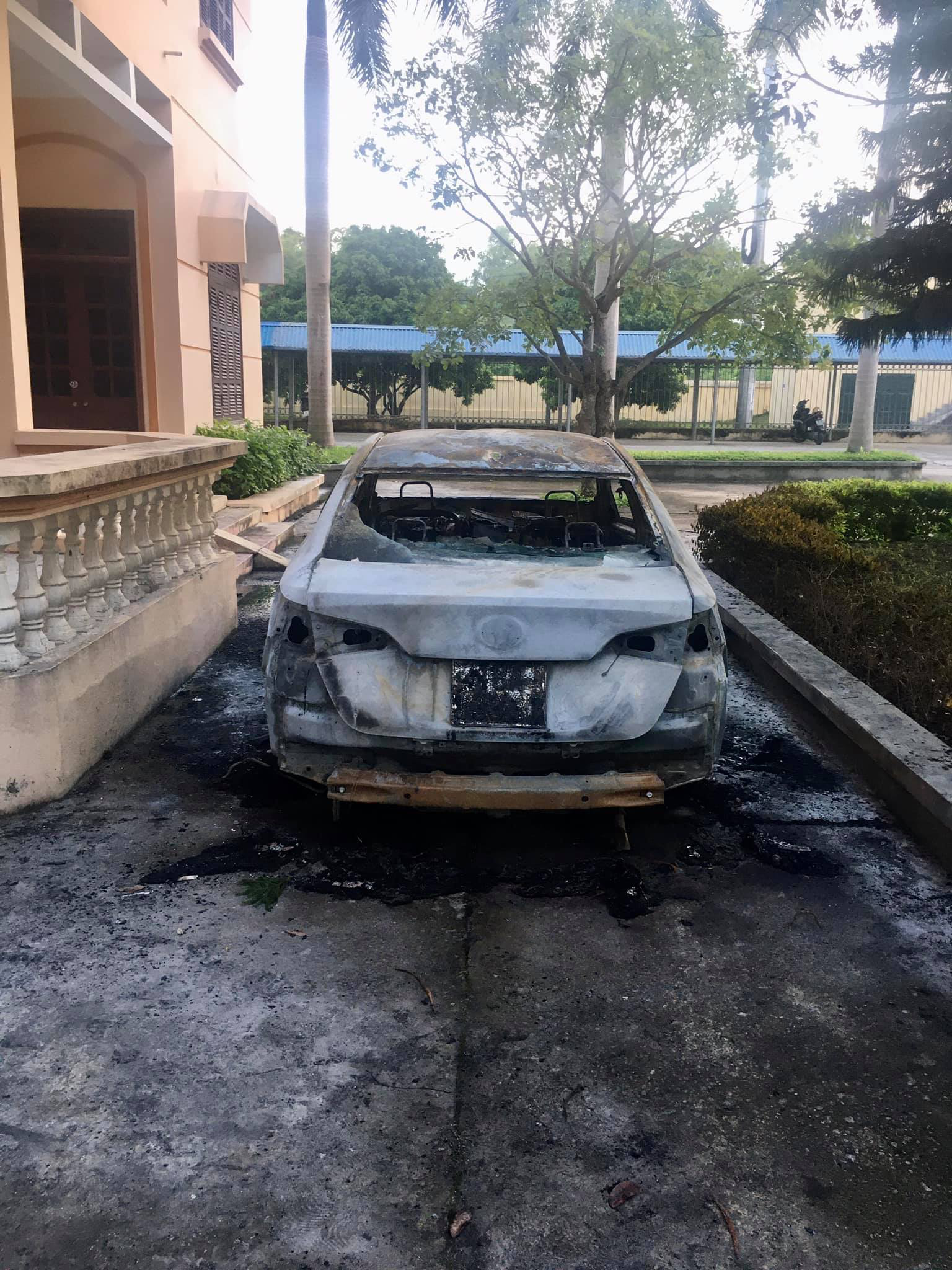 Toyota Vios tự bốc cháy, vì sao chủ xe chưa kiện hãng? - Ảnh 2.