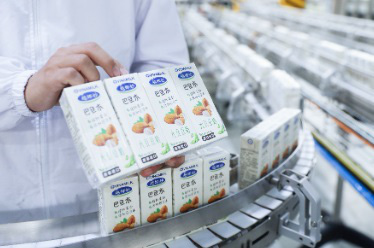 “Ông lớn” ngành sữa gây bất ngờ với lô hàng xuất khẩu sang Trung Quốc  - Ảnh 2.