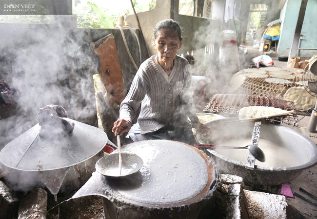 Bánh tráng Túy Loan hoạt động hết công suất dịp Tết vẫn cháy hàng - Ảnh 2.