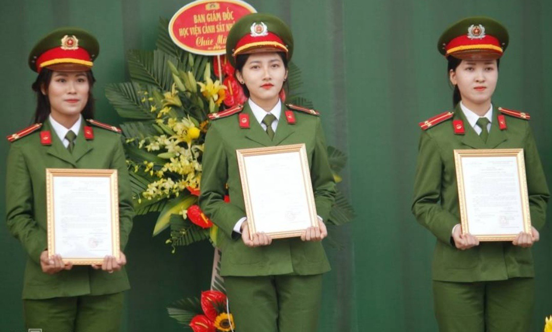 Thành tích học tập vượt trội, nữ sinh HV Cảnh sát được thăng hàm vượt cấp - Ảnh 1.