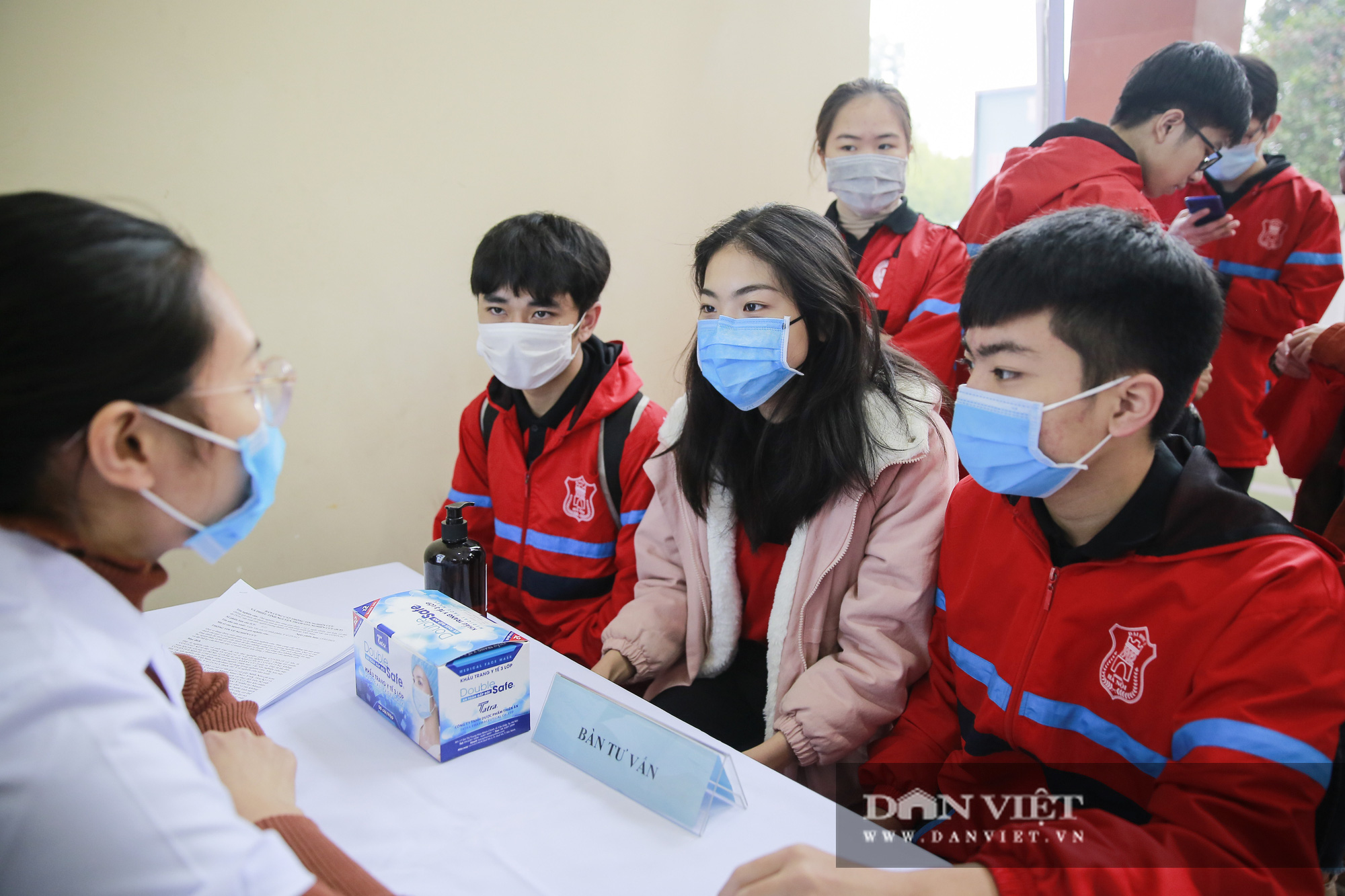 Ảnh: Tình nguyện viên đăng ký tiêm thử nghiệm vắc xin Covid-19 đặc biệt của Việt Nam - Ảnh 9.