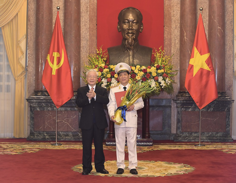 Tổng Bí thư, Chủ tịch nước thăng cấp hàm Thượng tướng cho Thứ trưởng Bộ Công an Nguyễn Văn Sơn - Ảnh 1.