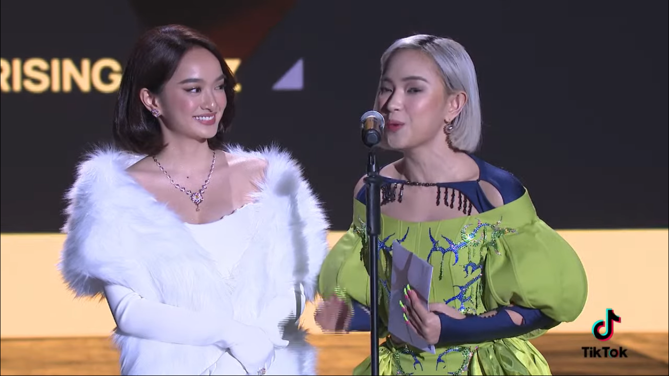 Hải Tú được vinh danh tại WeChoice Awards 2020 giữa “tâm bão”, dân mạng bất bình - Ảnh 1.