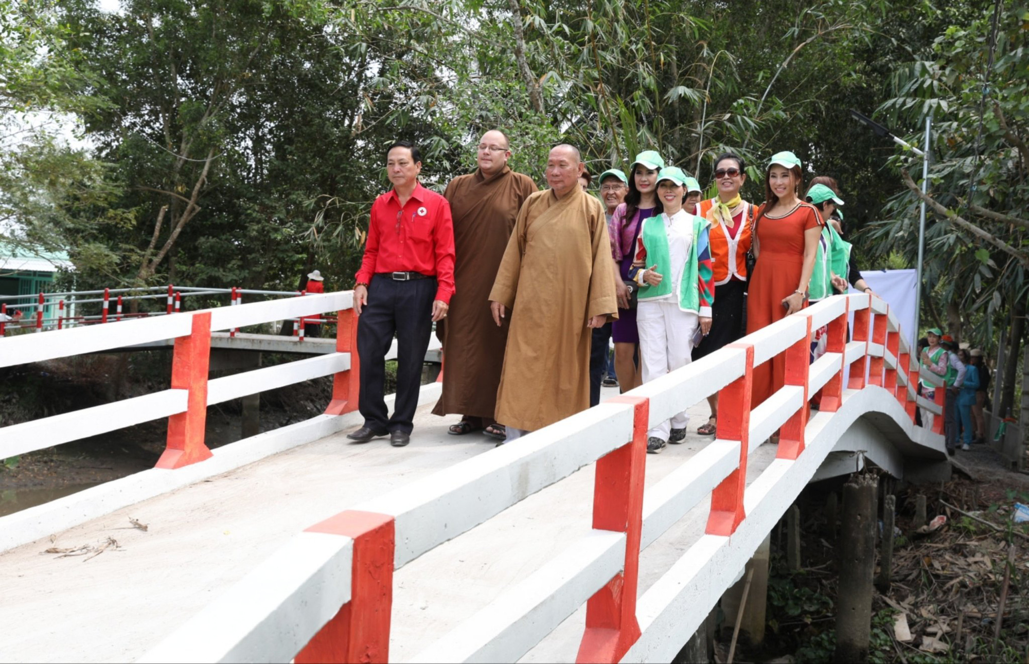 Hậu Giang: Khánh thành 2 cây cầu nông thôn phục vụ người dân đi lại dịp Tết - Ảnh 4.
