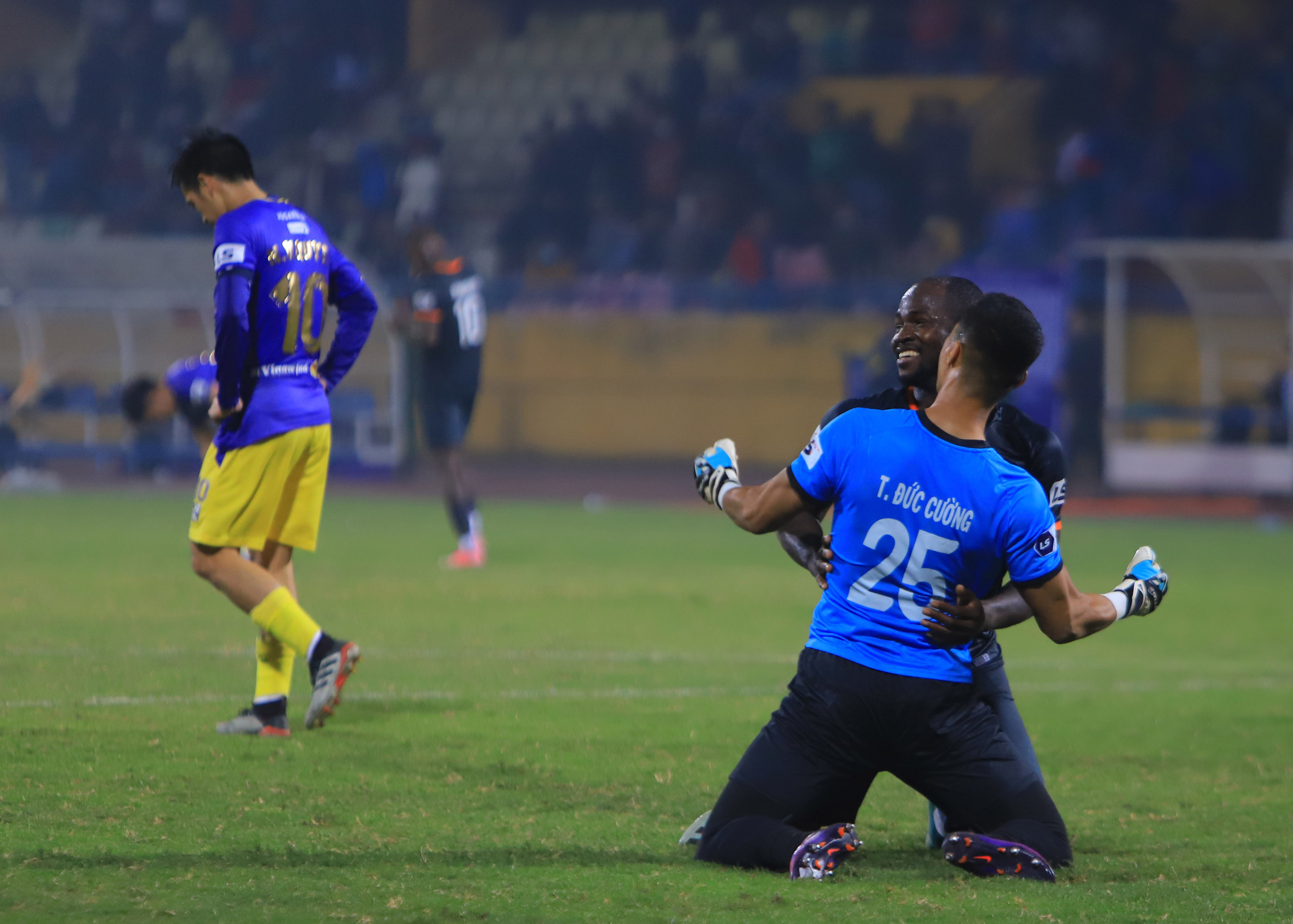 Hà Nội FC thua liền 2 trận, HLV Chu Đình Nghiêm &quot;bay ghế&quot;? - Ảnh 2.