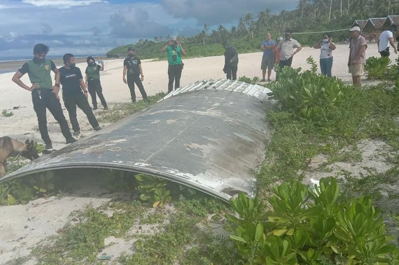 Điều tra cực sốc: MH370 bị vũ khí laser bắn hạ để ngăn hàng hóa rơi vào tay kẻ xấu - Ảnh 1.