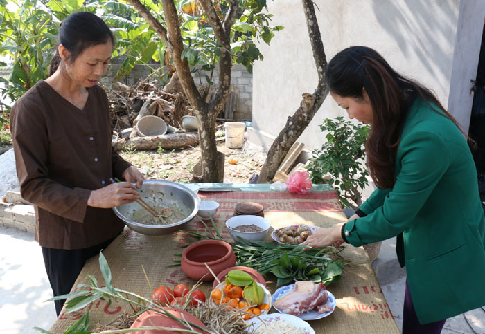 Về làng này của tỉnh Hải Dương xem dân dùng tuyệt chiêu &quot;lên bổng xuống giọt&quot; bắt con rươi, khiến khách gần xa tò mò - Ảnh 1.