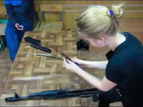 Trẻ em Nga được dạy cách dùng AK để… giáo dục lòng yêu nước - Ảnh 4.