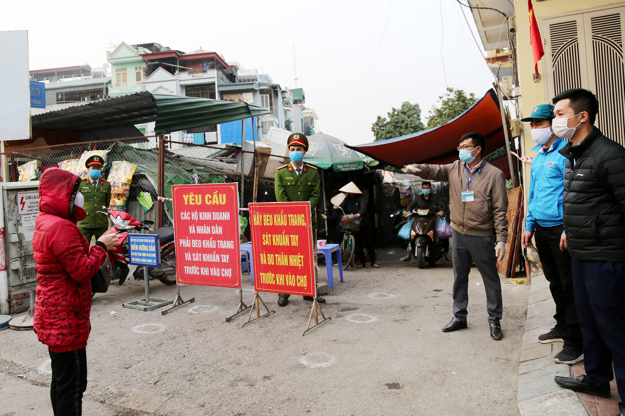 Quảng Ninh phong tỏa tạm thời thị trấn Cái Rồng - Ảnh 2.