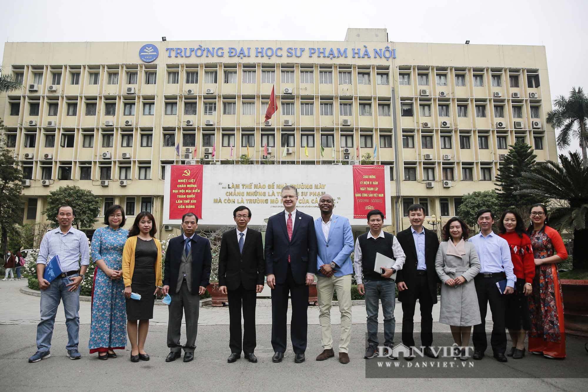 Đại sứ Hoa Kỳ trao tặng cây đào đặc biệt tại nơi đào tạo ra những “người lái đò” - Ảnh 10.