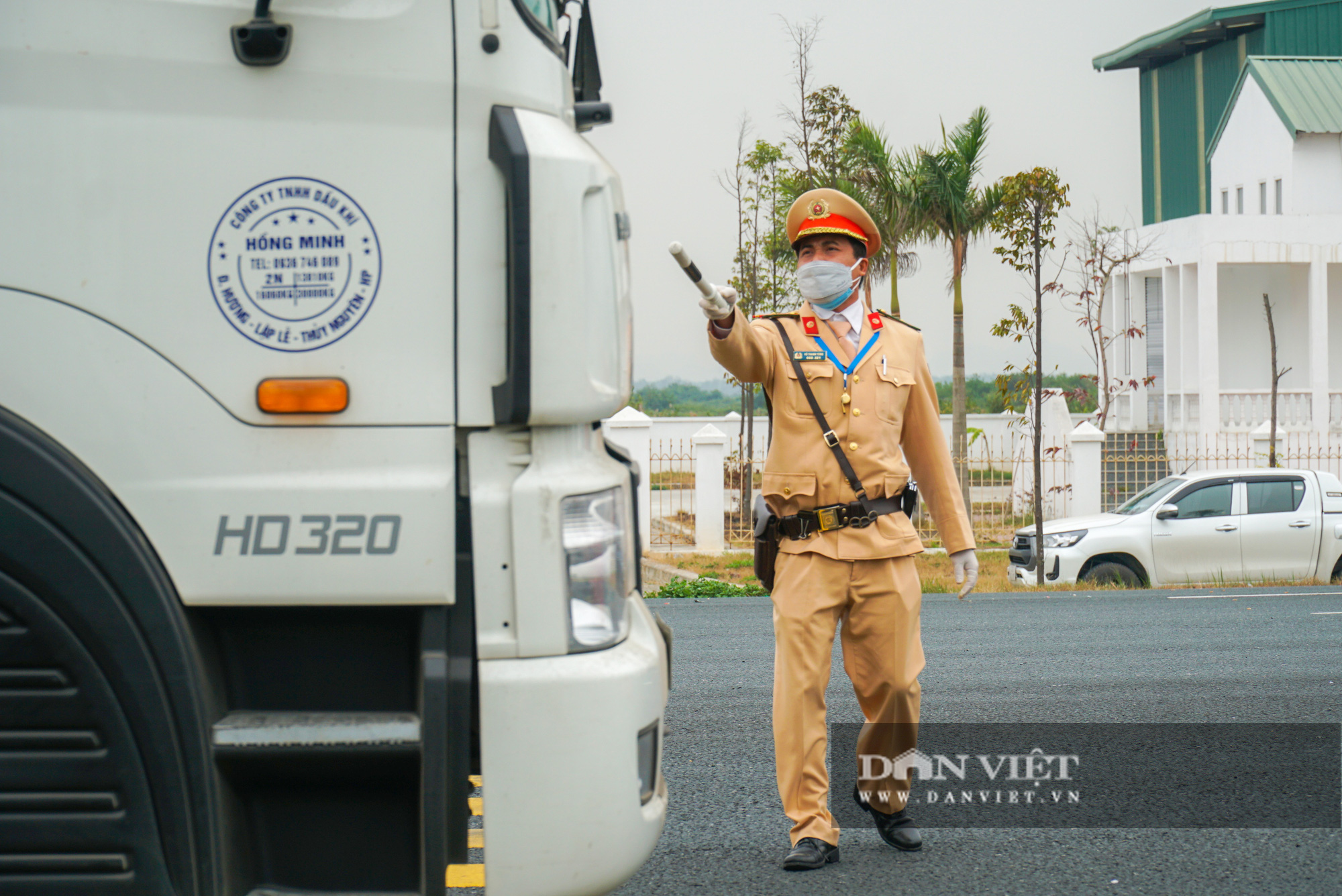 Xe ngoại tỉnh phải quay đầu trở về khi đến trạm thu phí cầu Bạch Đằng do dịch Covid-19 - Ảnh 6.