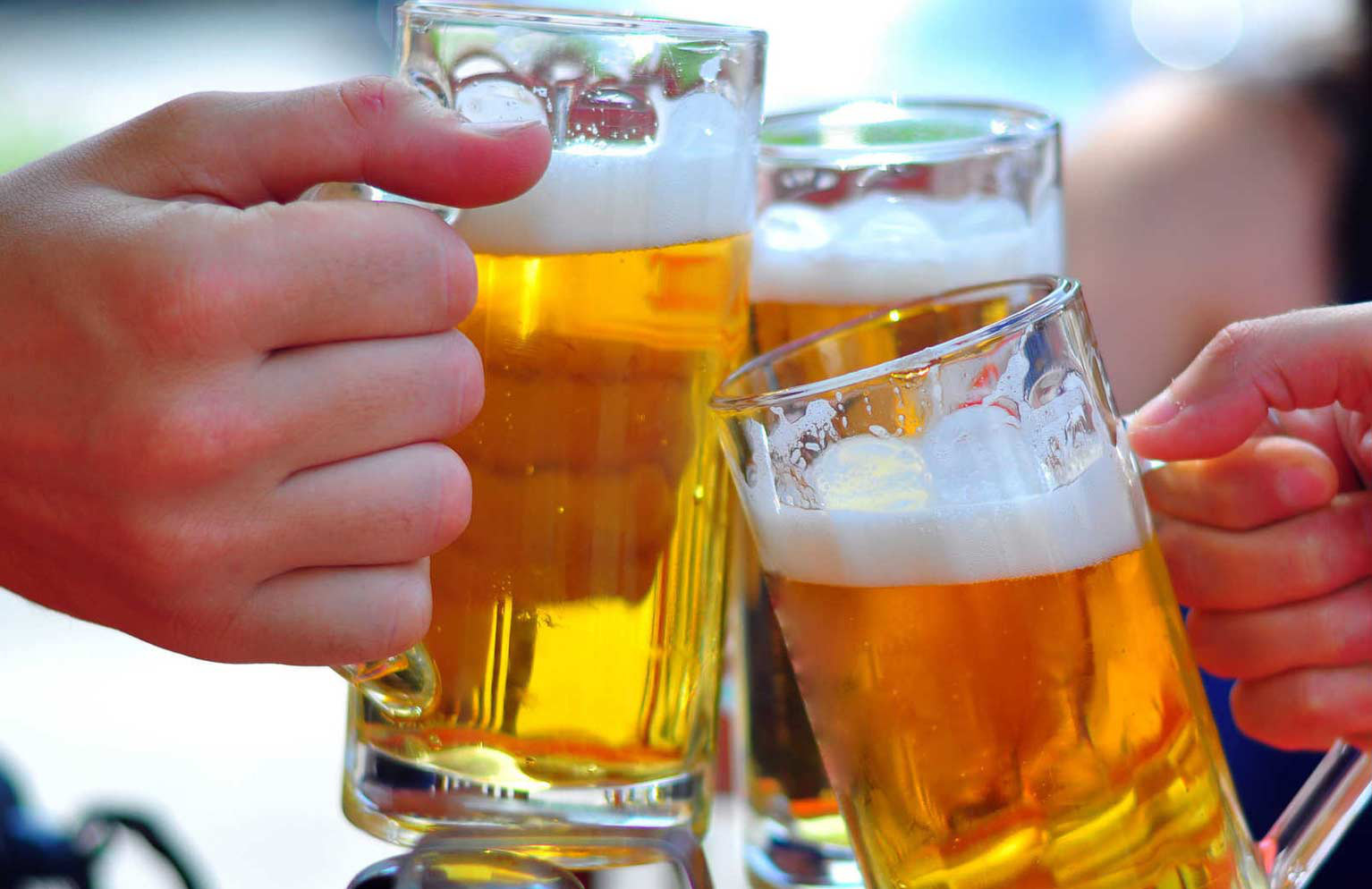 Cấm uống rượu bia là luật pháp cần thiết để duy trì an ninh xã hội. Nếu bạn quan tâm đến chủ đề này, hãy xem bức ảnh liên quan để có thêm thông tin về vi phạm cấm uống rượu bia và hậu quả của hành vi này.