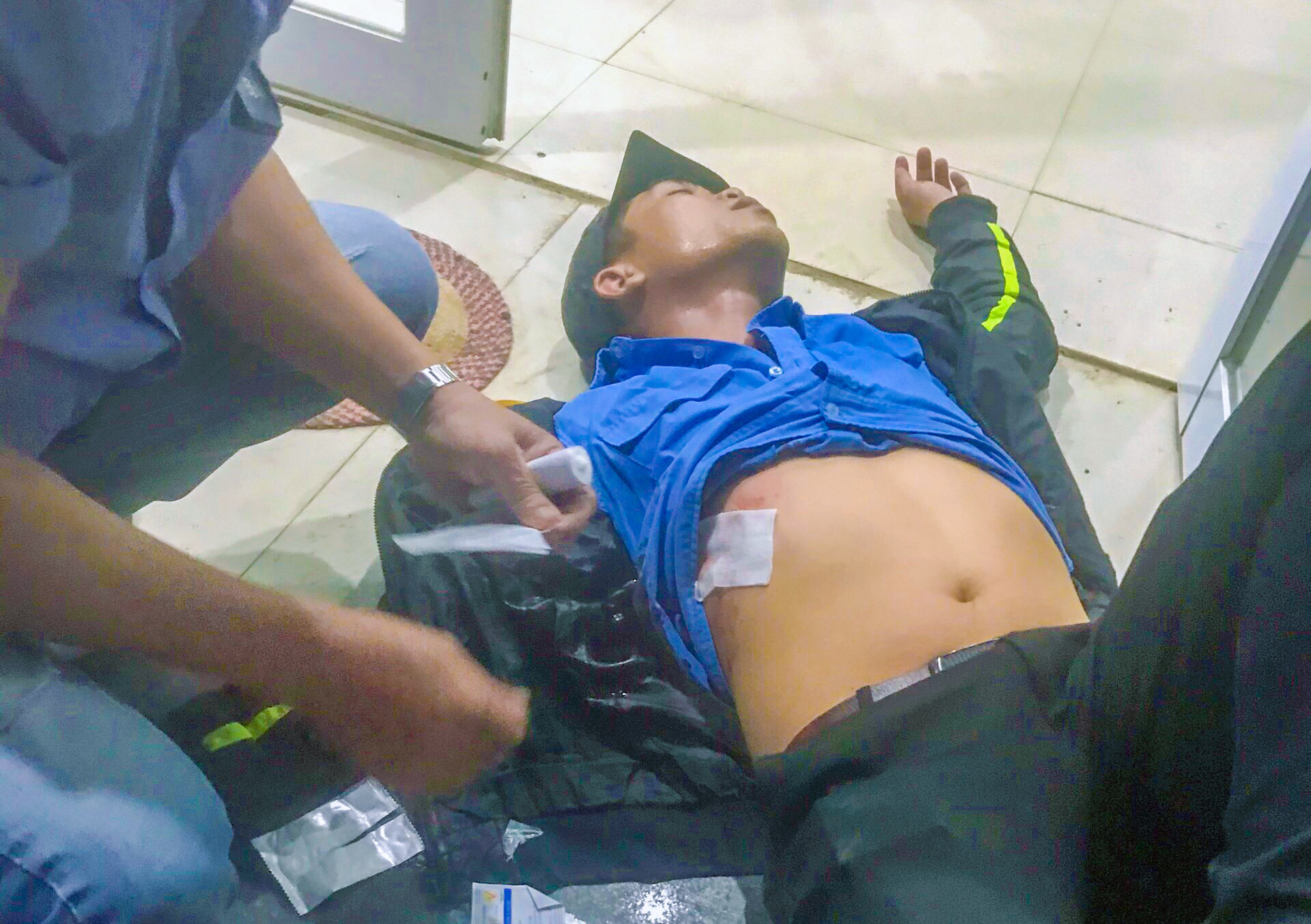 Nhân viên Trạm BOT Ninh Xuân bị đâm trọng thương - Ảnh 1.