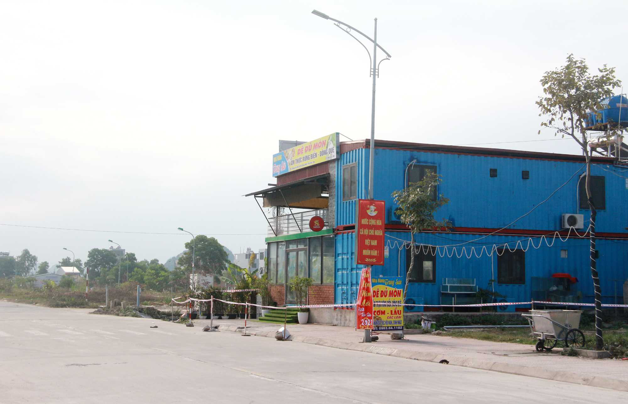 Quảng Ninh phong tỏa tạm thời thị trấn Cái Rồng - Ảnh 1.