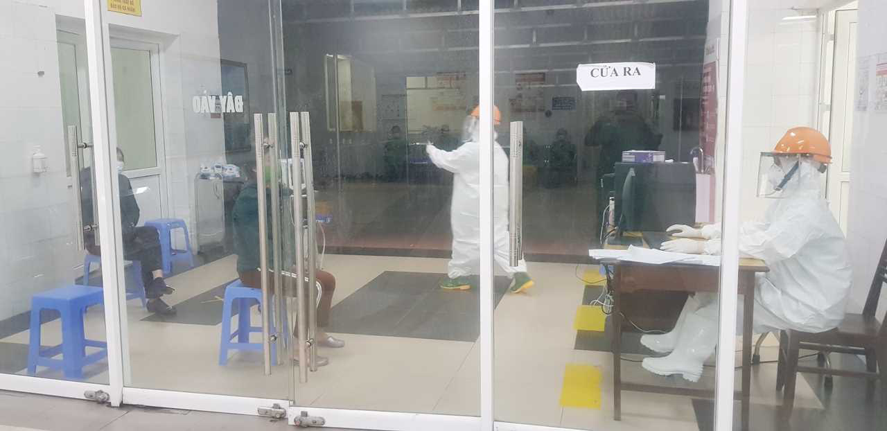 Ảnh: Bên trong khu điều trị, cách ly bệnh nhân mắc Covid-19 tại Bệnh viện Phổi Quảng Ninh - Ảnh 2.