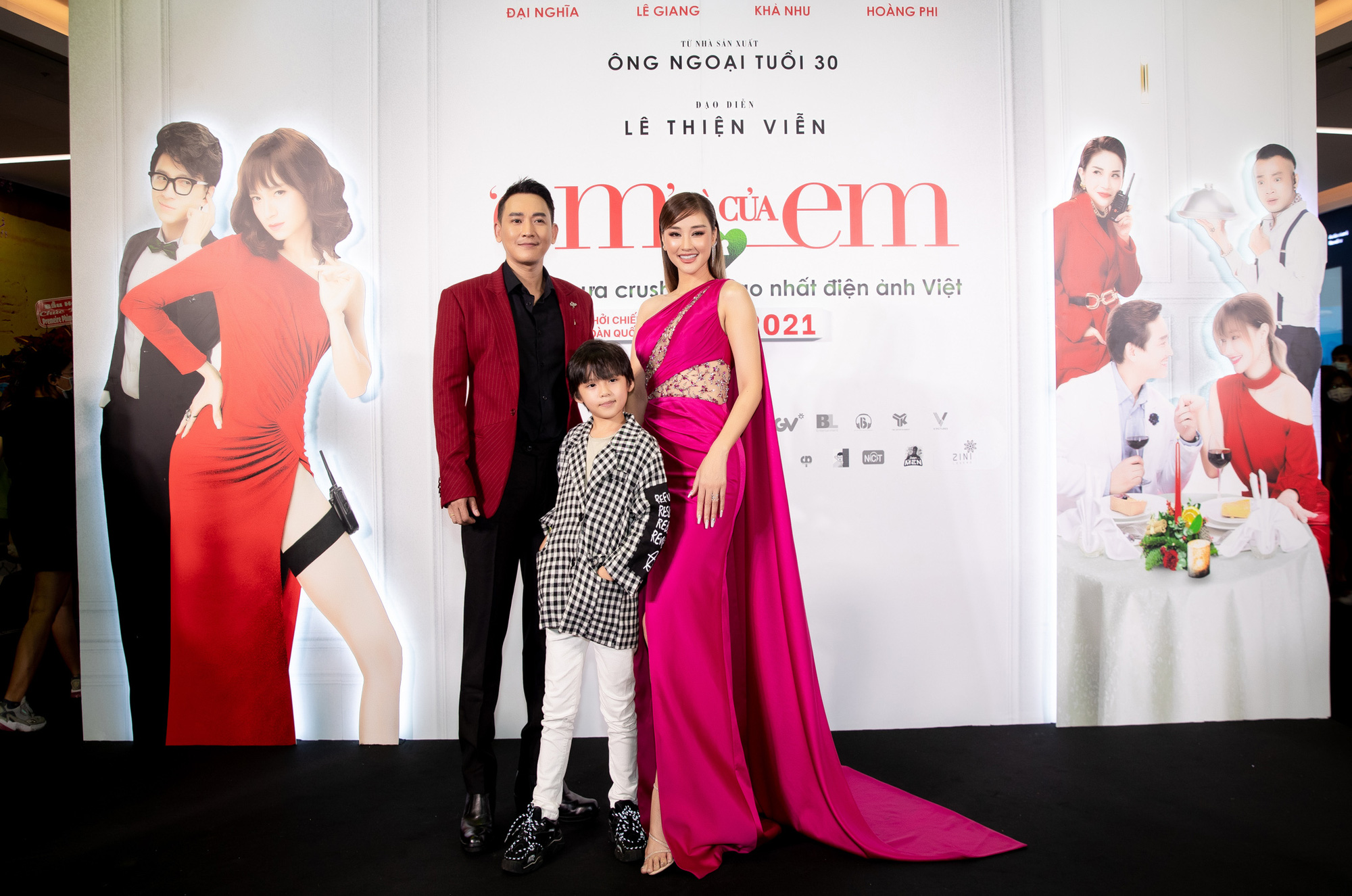 Ngọc Trinh cùng top 3 Hoa hậu Việt Nam rạng rỡ trên thảm đỏ ra mắt phim  - Ảnh 11.