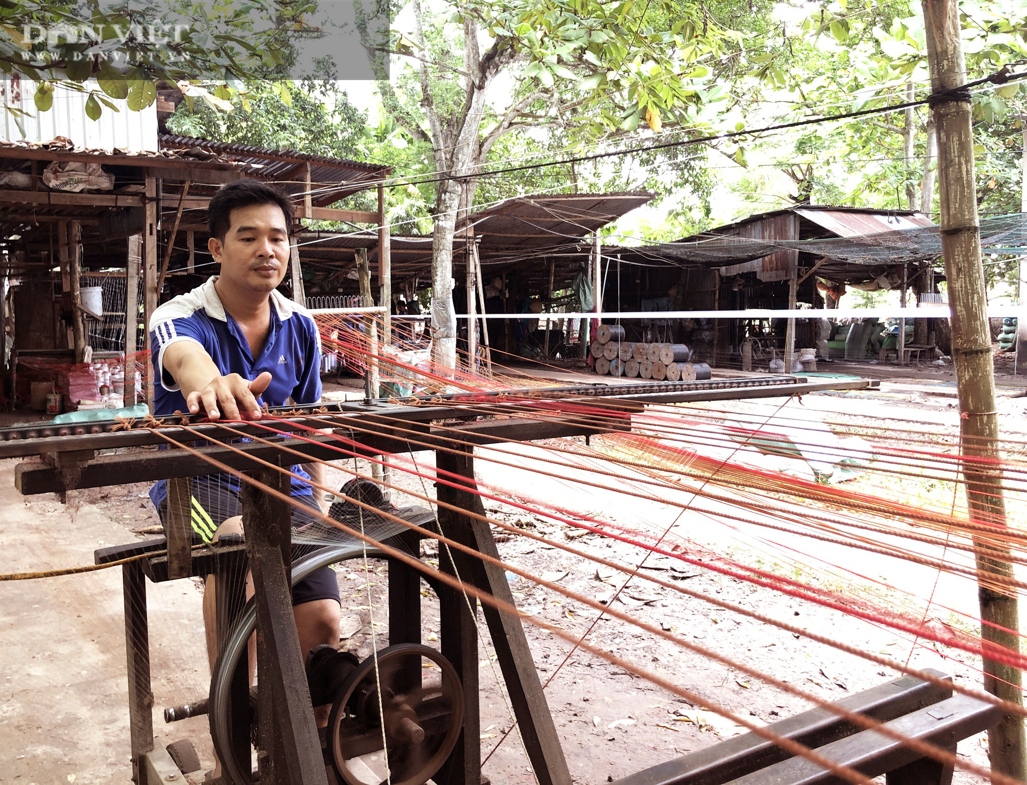 An Giang: Lạ lùng nghề truyền thống, mỗi ngày người làm đi bộ từ 10-15km - Ảnh 2.