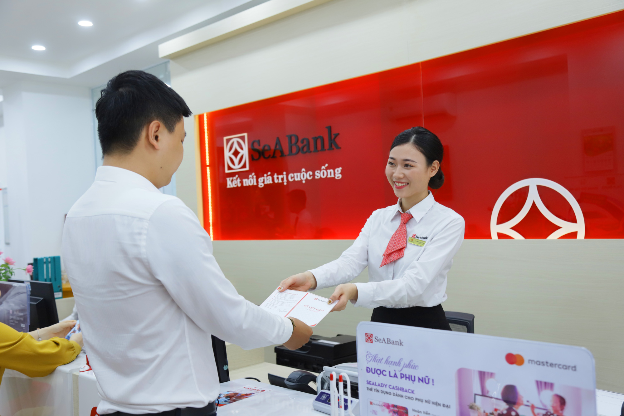 SeABank hoàn thành tăng vốn điều lệ lên gần 12.088 tỷ đồng, được chấp thuận niêm yết hơn 1,2 tỷ cổ phiếu trên HOSE - Ảnh 3.