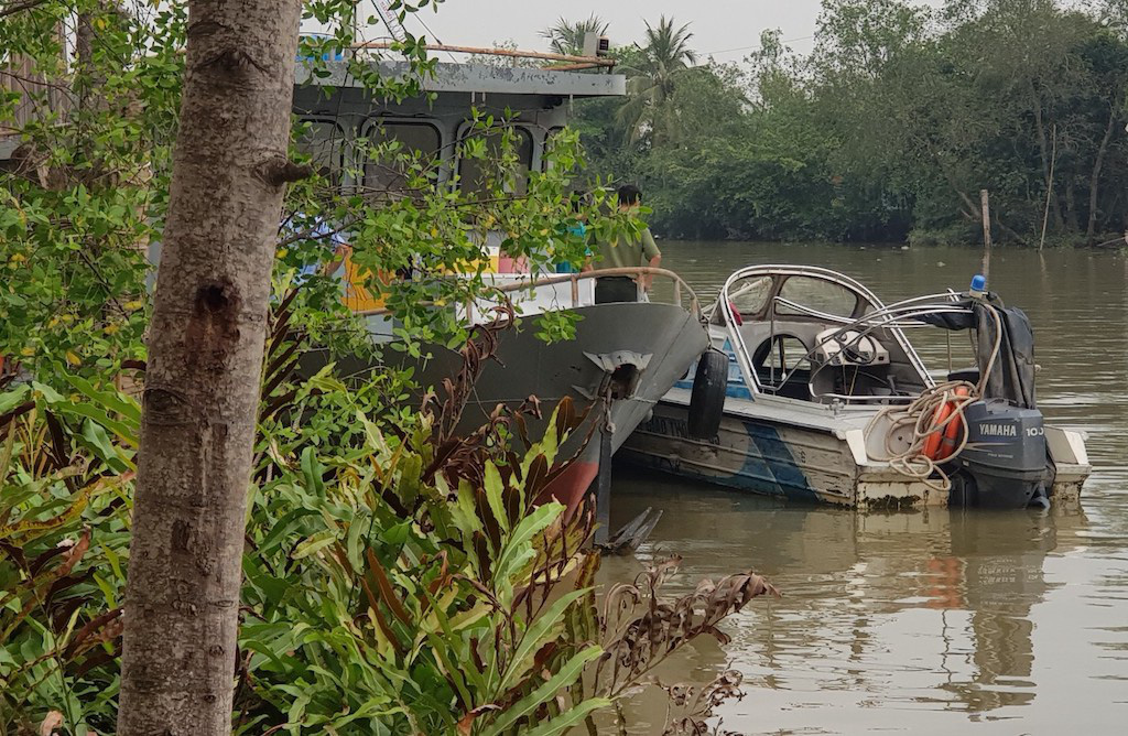 Lật ca nô tuần tra, đại úy cảnh sát mất tích - Ảnh 1.