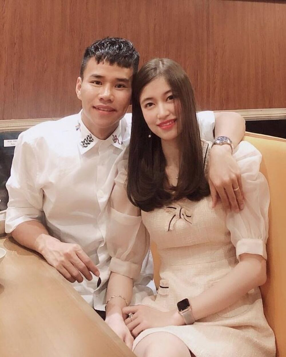 Vợ sắp cưới của hậu vệ Hà Nội FC: Giàu sụ, sanh chảnh nhưng siêu tiết kiệm - Ảnh 7.