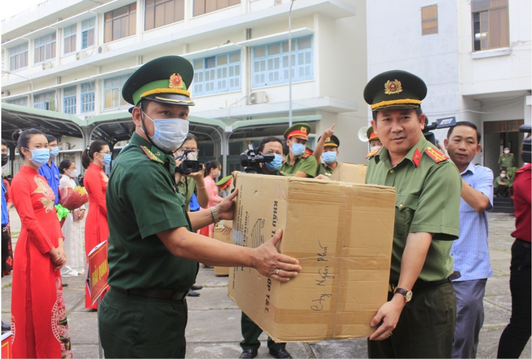 An Giang tăng cường lực lượng hỗ trợ phòng, chống dịch Covid-19 trên tuyến biên giới - Ảnh 4.