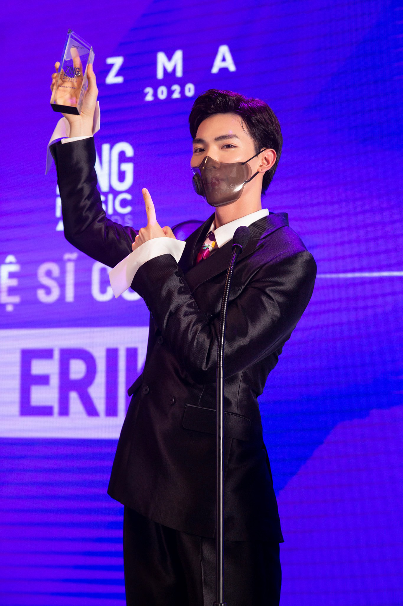 Erik tự thấy “chưa xứng đáng” khi được vinh danh “Nghệ sĩ của năm” tại Zing Music Awards 2020 - Ảnh 3.