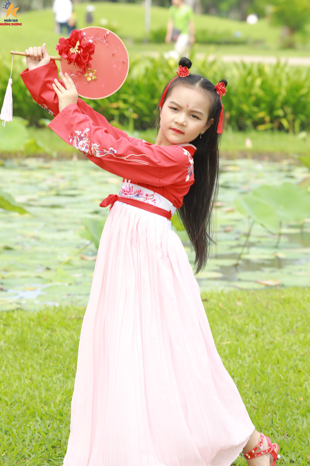 Những siêu nhí đáng yêu và tài năng trong làng thời trang Việt - Ảnh 2.