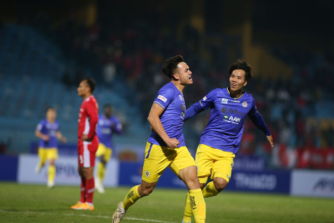 Tuyển thủ U22 Việt Nam Bùi Hoàng Việt Anh ăn mừng bàn thắng duy nhất giúp Hà Nội FC đá bại Viettel FC 1-0 ở trận tranh Siêu Cúp QG 2020. Ảnh: 24h